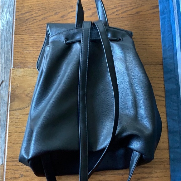 Black drawstring backpack style bag - Picture 3 of 3